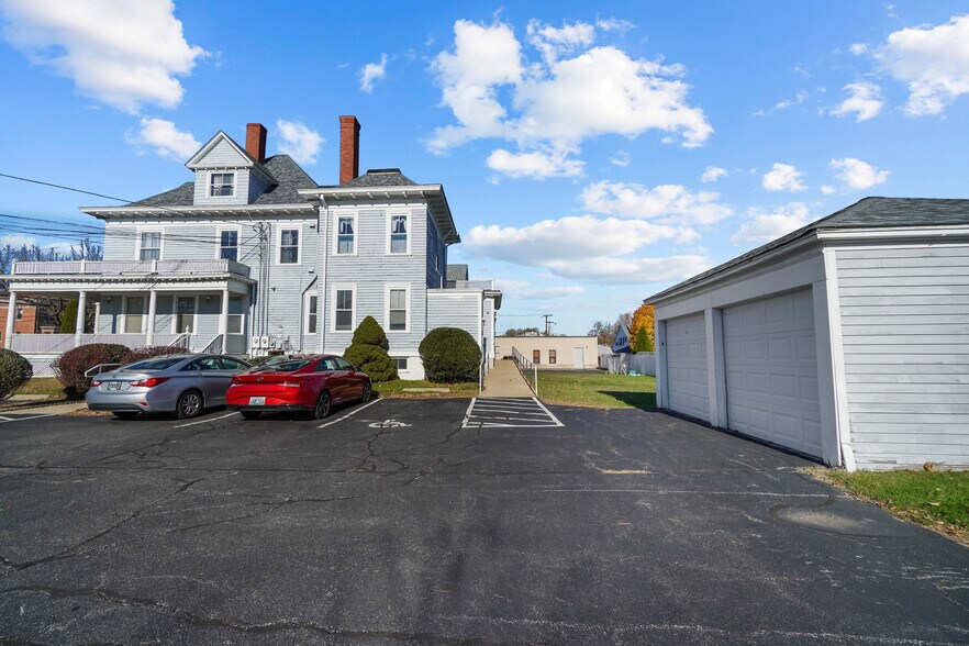 More Photos Of 1536 Cranston St, Cranston Medical For Lease