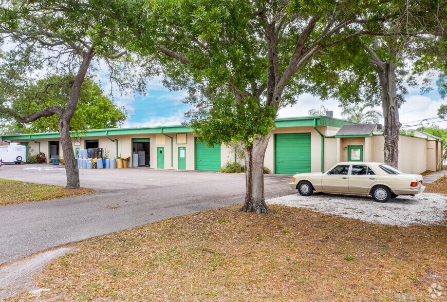 Primary Photo Of 14203-14231 60th St N, Clearwater Warehouse For Lease