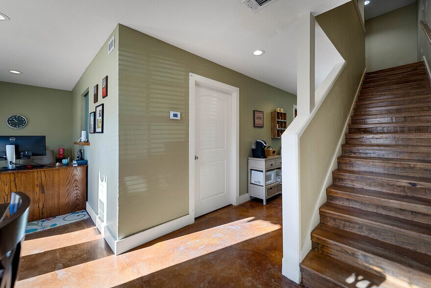 More Photos Of 3419 Hunter Rd, San Marcos Unknown For Lease