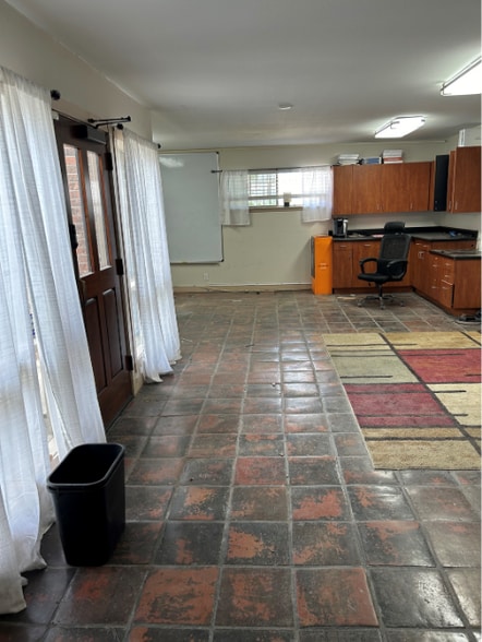 More Photos Of 307-311 Lombrano St, San Antonio Warehouse For Sale