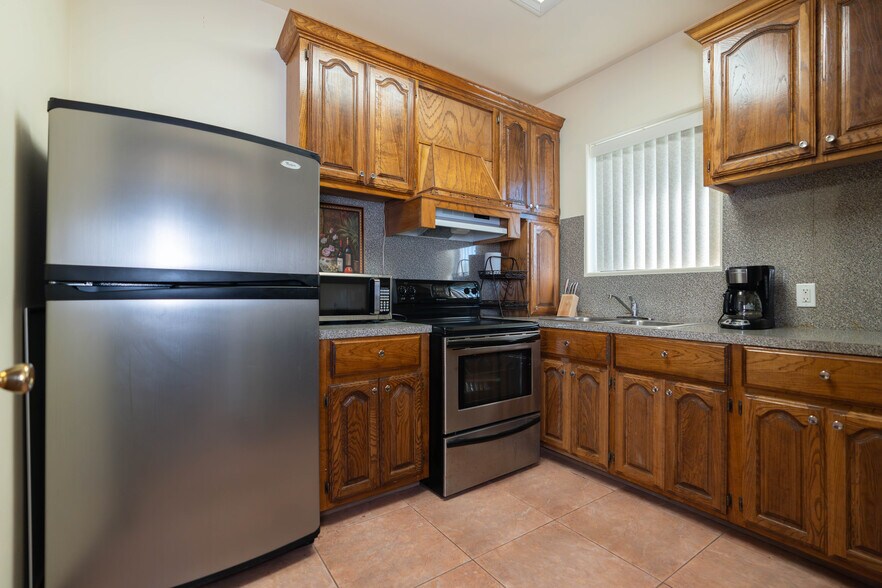 More Photos Of 101 E Crockett Ave, Alamo Office For Sale