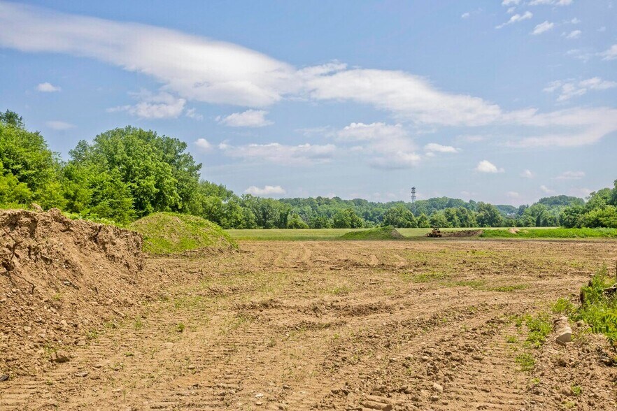 More Photos Of 166-186 Ashley Ave, West Springfield Land For Lease