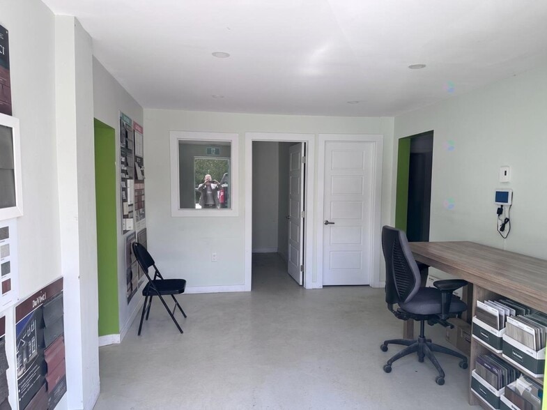 More Photos Of 15925 Rue Notre-Dame E, Montréal Light Manufacturing For Sale
