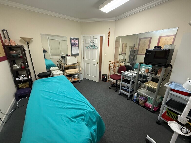 More Photos Of 5640 Six Forks Rd, Raleigh Office For Sale