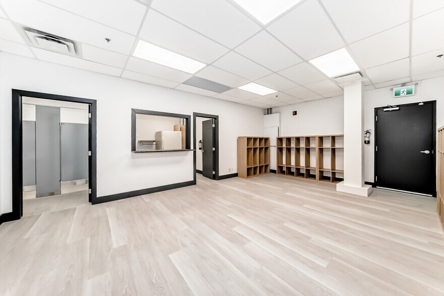 More Photos Of 1015 Centre St NW, Calgary Storefront Retail Residential For Sale