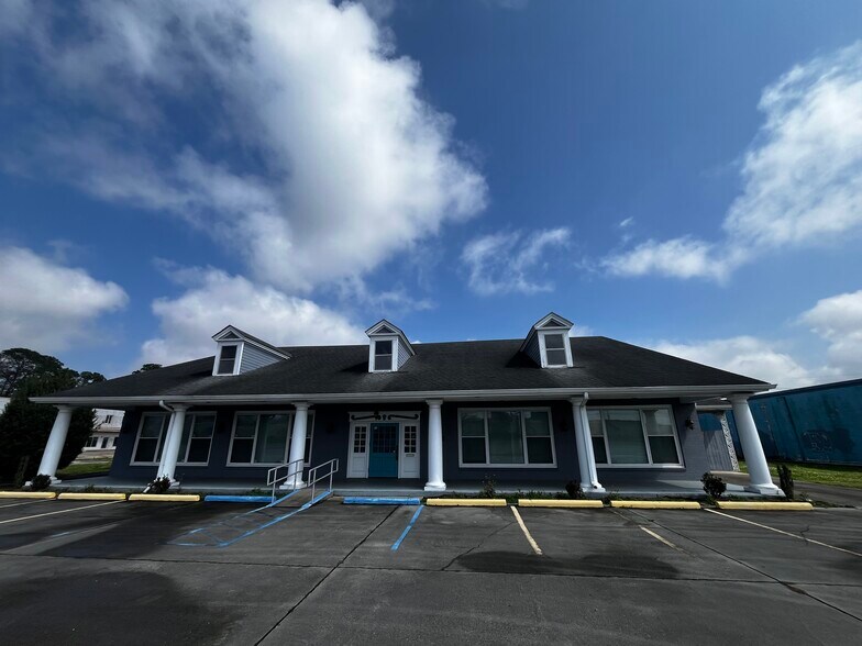More Photos Of 7701 Saint Bernard Hwy, Arabi Office For Sale