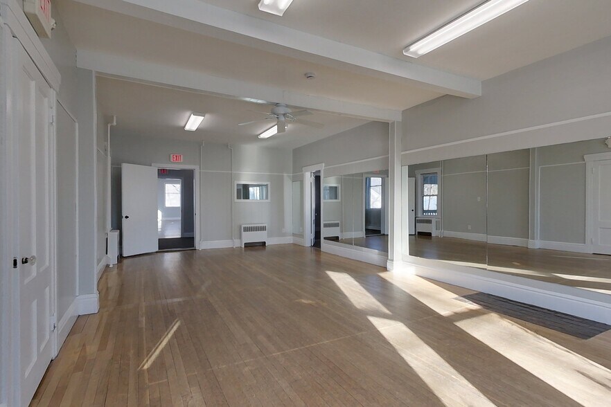 More Photos Of 7 Elm St, Townsend Office For Lease