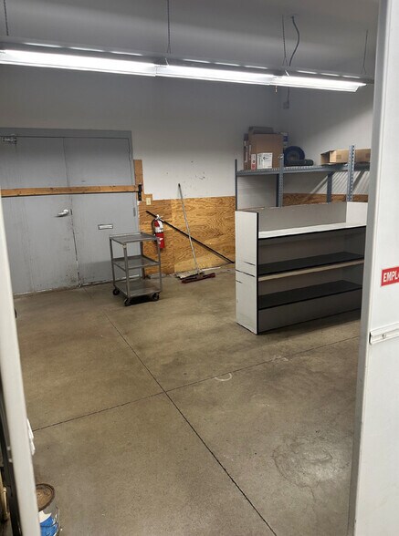 More Photos Of 14 E 5th St, Morris Freestanding For Sale