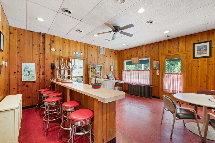 More Photos Of 2913 Creek Rd, Yorklyn Specialty For Sale