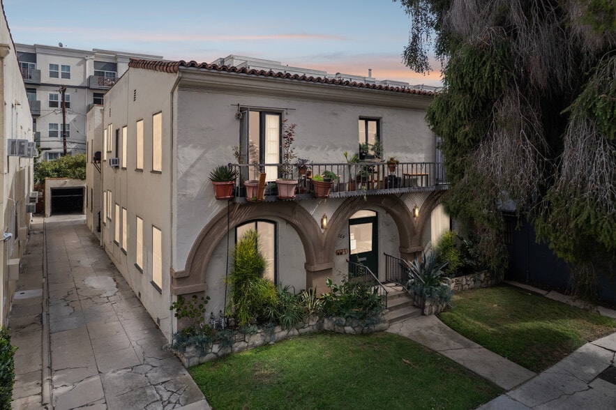 More Photos Of 664 S Cloverdale Ave, Los Angeles Apartments For Sale