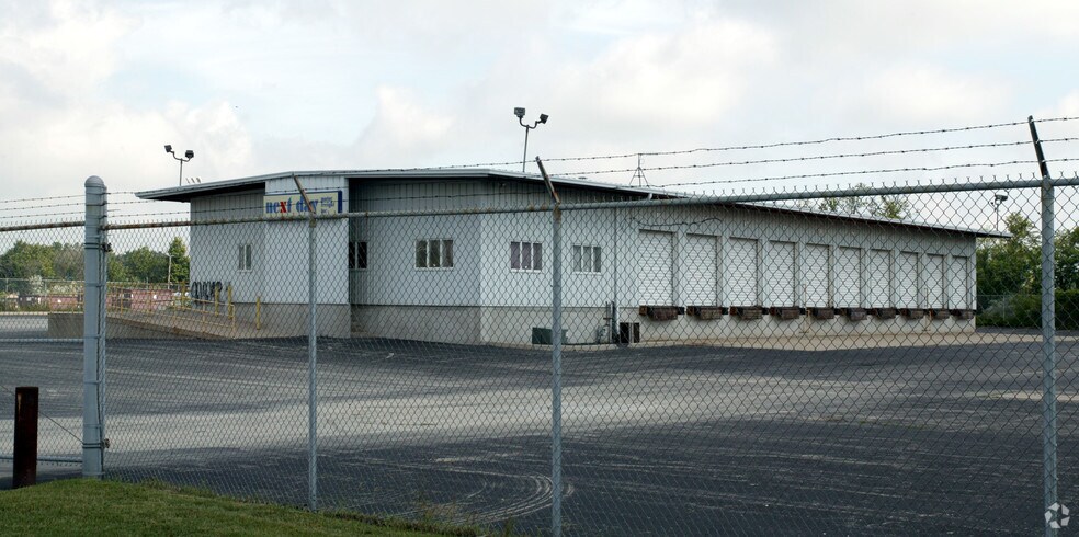 Primary Photo Of 6650 N Industrial Rd, Milwaukee Truck Terminal For Sale