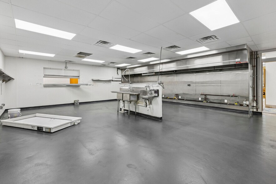 More Photos Of 102 N Rogers St, Aberdeen Restaurant For Sale