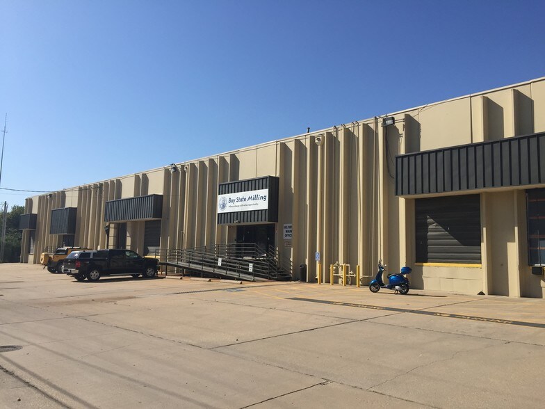 Primary Photo Of 816 E Funston St, Wichita Warehouse For Lease