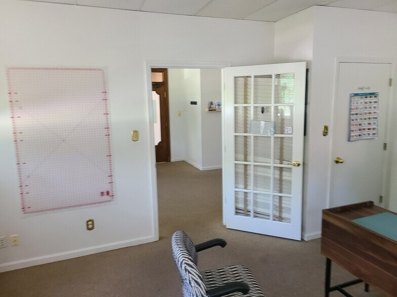 More Photos Of 2701-2709 Washington ave, Evansville Office For Sale