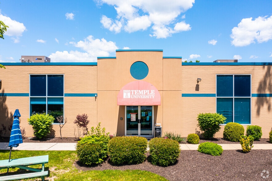 More Photos Of 425 Commerce Dr, Fort Washington Office For Lease