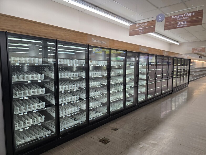 More Photos Of 40-42 W Market St, York Storefront For Lease