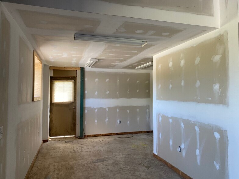More Photos Of 713 Gray Ln, Mount Pleasant Manufacturing For Sale