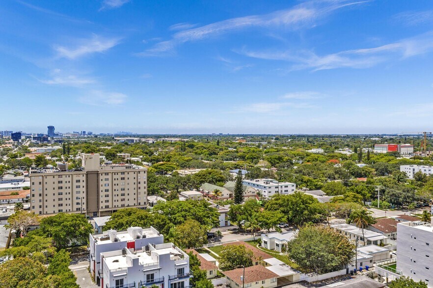 More Photos Of 418 S Federal Hwy, Hollywood Hotel For Sale