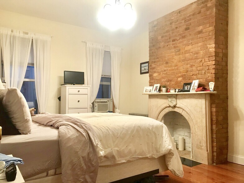 More Photos Of 92 Diamond St, Brooklyn Apartments For Sale
