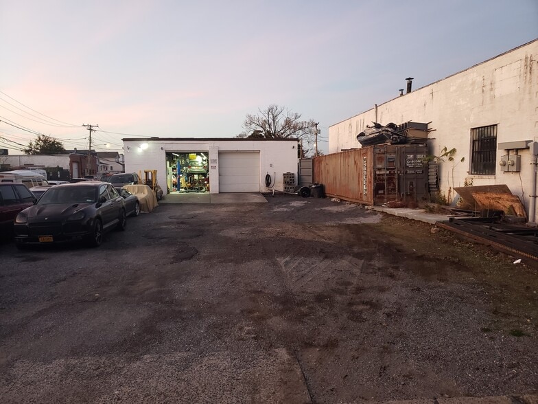 More Photos Of 111 Albany Ave, Freeport Manufacturing For Sale