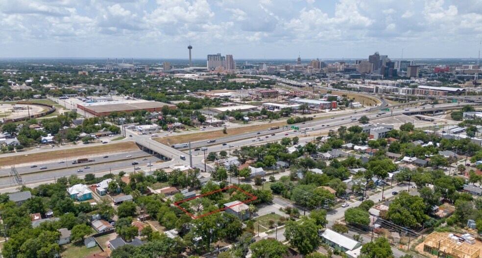 More Photos Of 1622 N Pine St, San Antonio Specialty For Sale