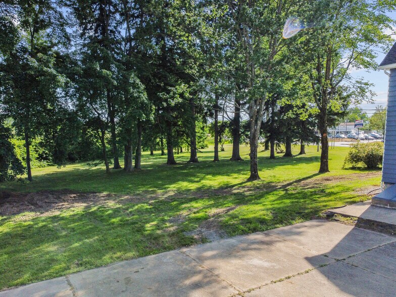 More Photos Of 267 Wolf Rd, Latham Office For Lease