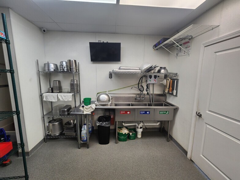 More Photos Of 605 Wolcott Rd, Wolcott Specialty For Sale