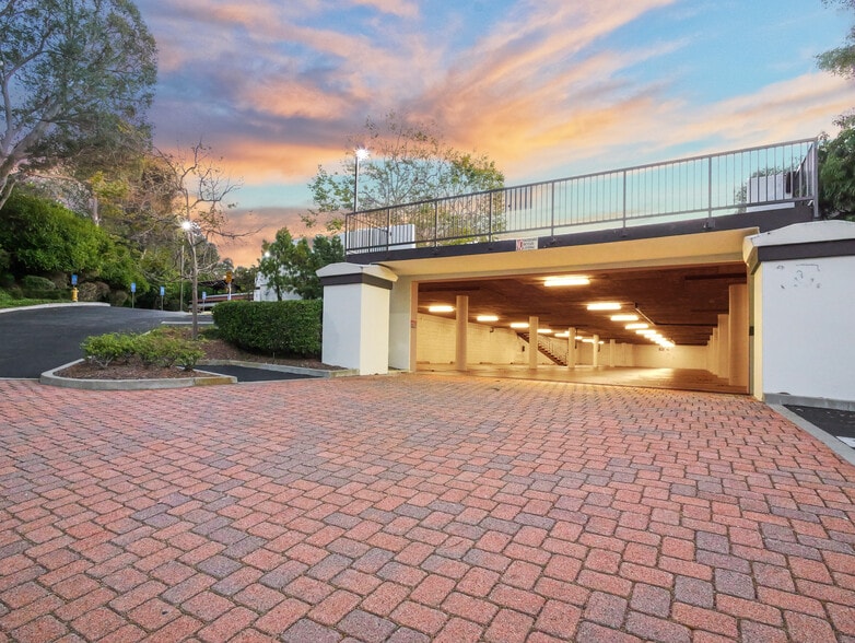 More Photos Of 25550 Hawthorne Blvd, Torrance Medical For Sale