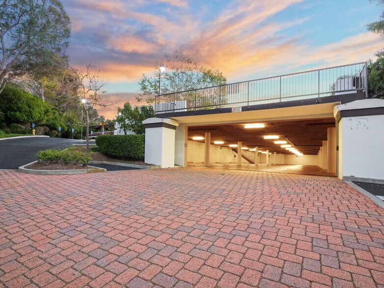 More Photos Of 25550 Hawthorne Blvd, Torrance Medical For Sale