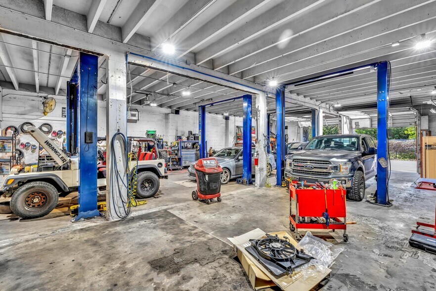 More Photos Of 303 NW 1st Ave, Boca Raton Warehouse For Sale