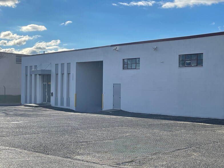 More Photos Of 150 Commerce Rd, Carlstadt Warehouse For Lease
