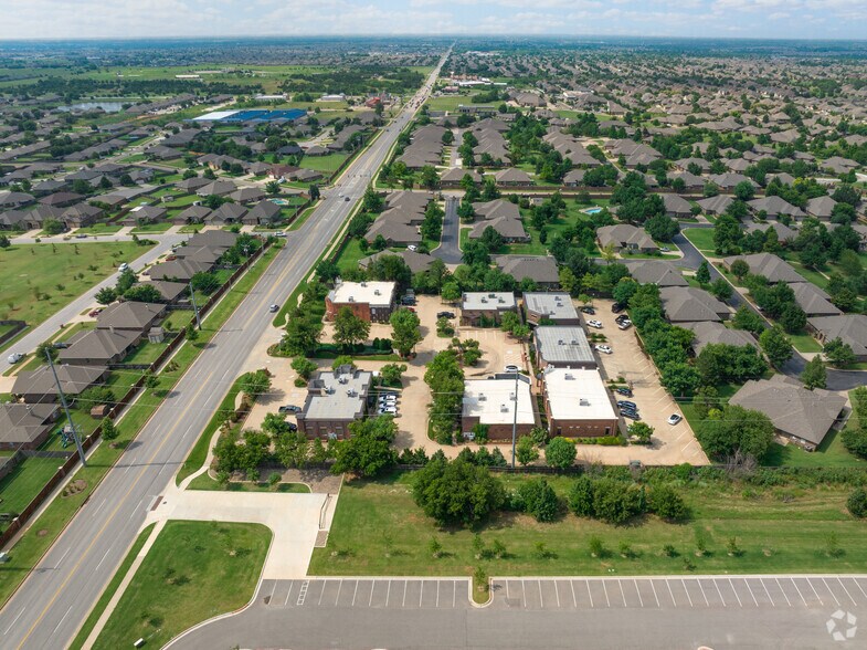 More Photos Of 15712 N Pennsylvania Ave, Edmond Unknown For Lease