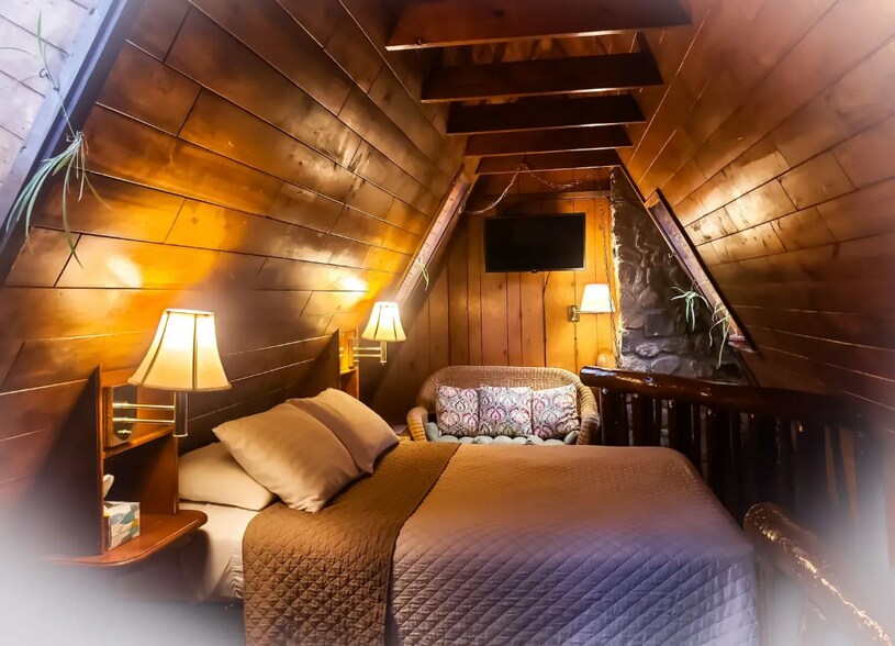 More Photos Of 88 Main St, Pinos Altos Hotel For Sale