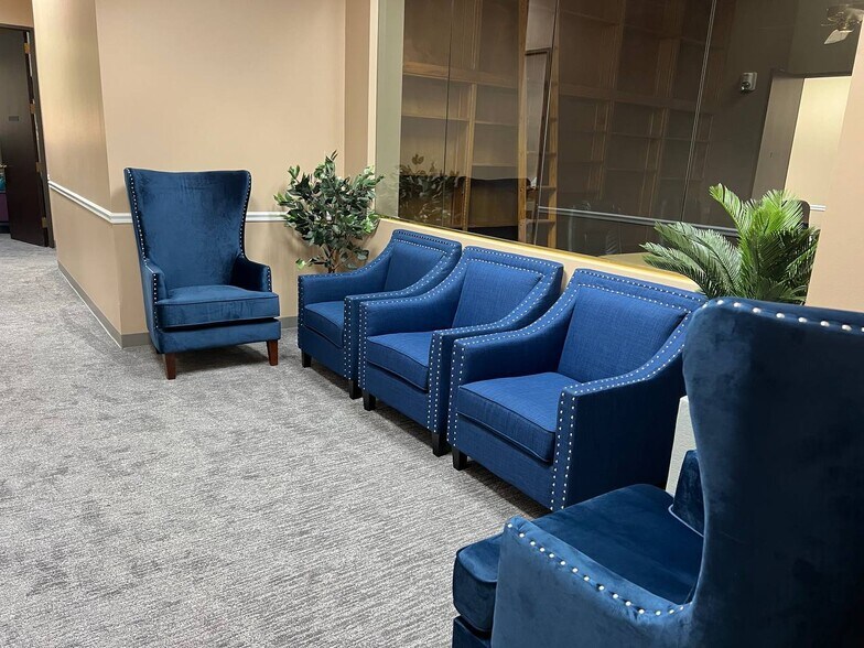 More Photos Of 4025 Woodland Park Blvd, Arlington Office For Lease