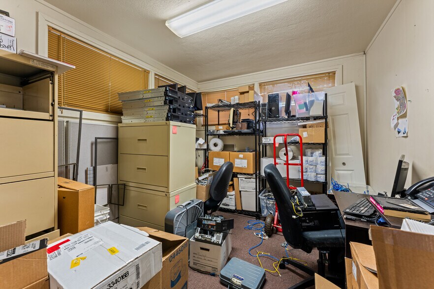 More Photos Of 515 NE 8th St, Grants Pass Office For Sale