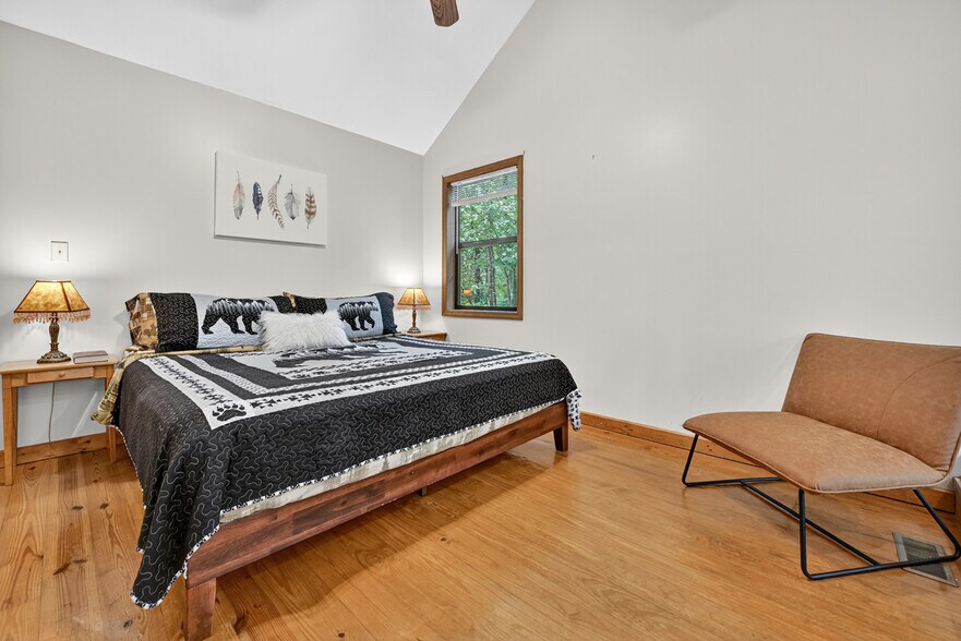 More Photos Of 77 Alpine Way, Blairsville Hotel For Sale