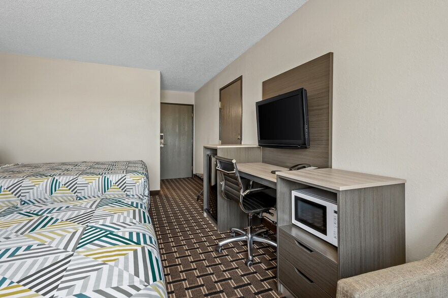 More Photos Of 110 Sodrac Dr, North Sioux City Hotel For Sale