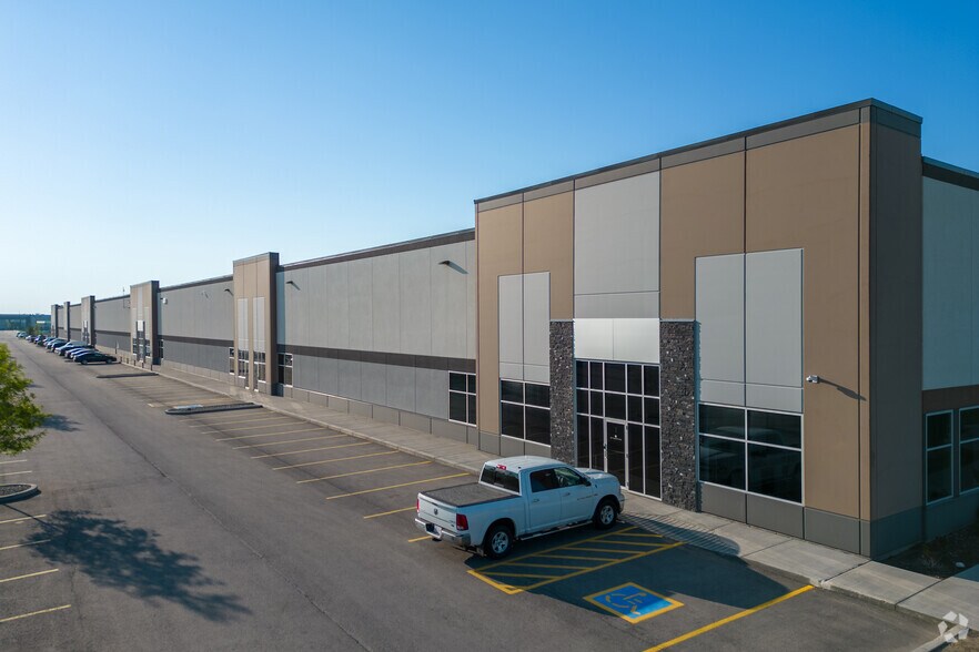 More Photos Of 566 Aero Dr NE, Calgary Industrial For Sale
