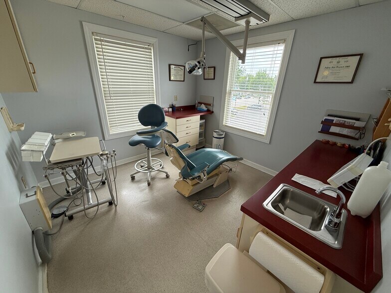 More Photos Of 243 US Route 1, Scarborough Medical For Sale