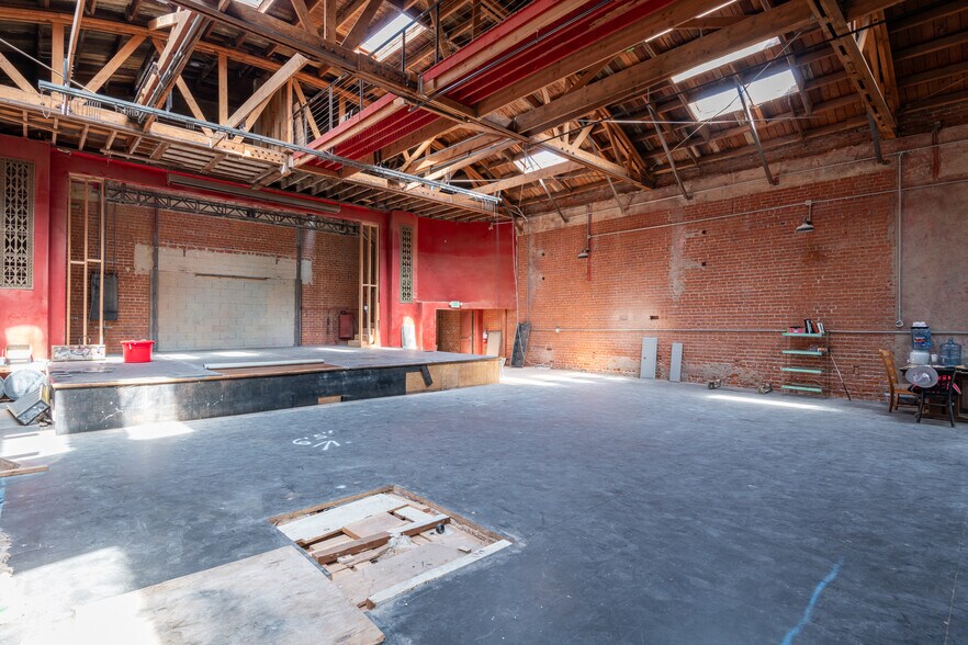 More Photos Of 5253 W Adams Blvd, Los Angeles Storefront Retail Office For Lease