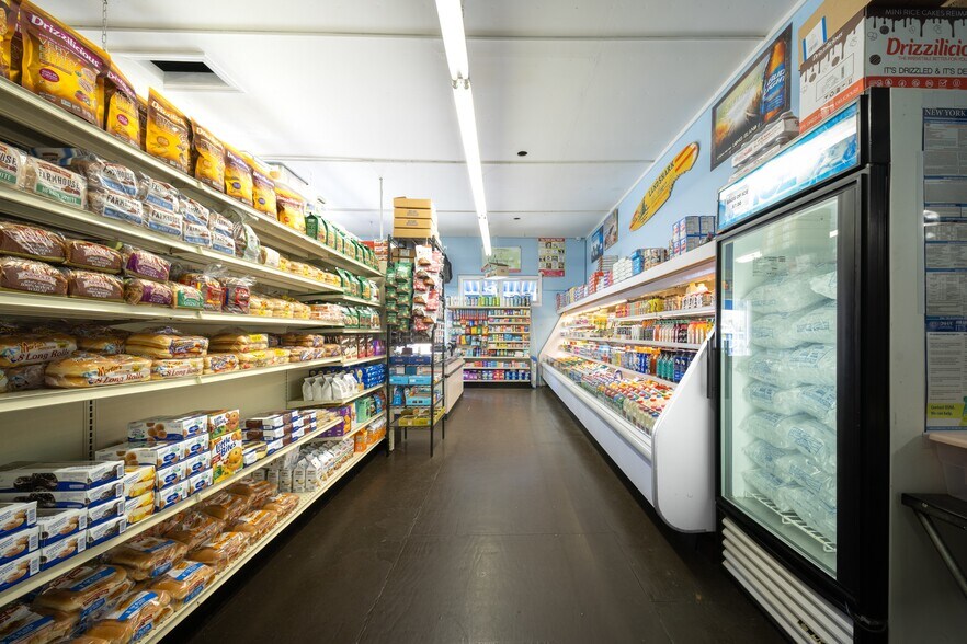 More Photos Of 21 Broadway ave, Fair Harbor Storefront Retail Residential For Sale