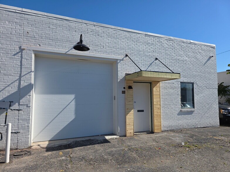 Primary Photo Of 2214-2228 E 44th St, Indianapolis Warehouse For Lease