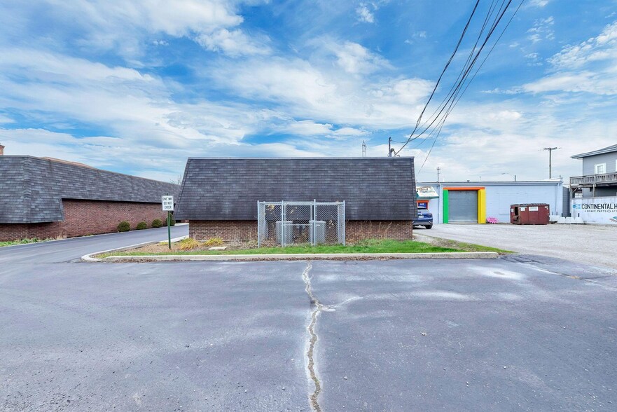 More Photos Of 444-454 E Center St, Marion Office For Sale