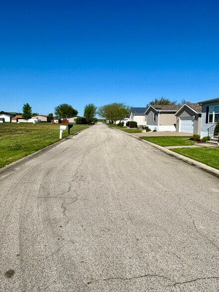 More Photos Of 104 Enterprise Dr, Chenoa Manufactured Housing Mobile Home Park For Sale