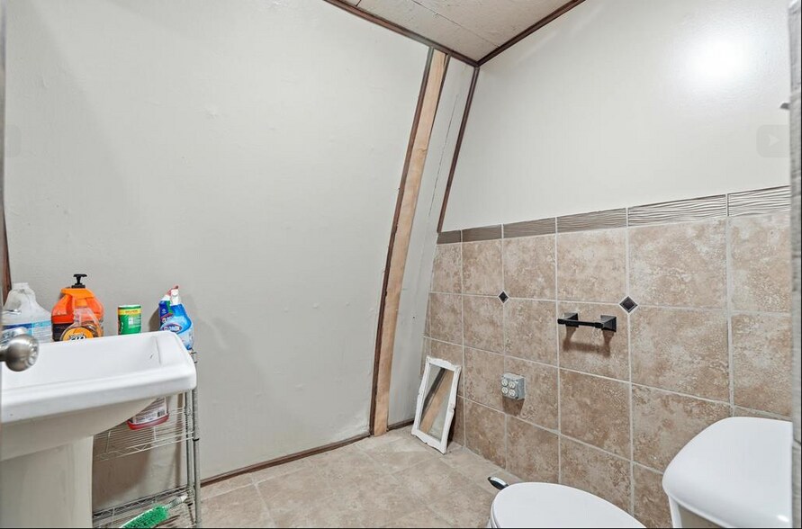 More Photos Of 6810 W Yellowstone Hwy, Casper Industrial For Sale