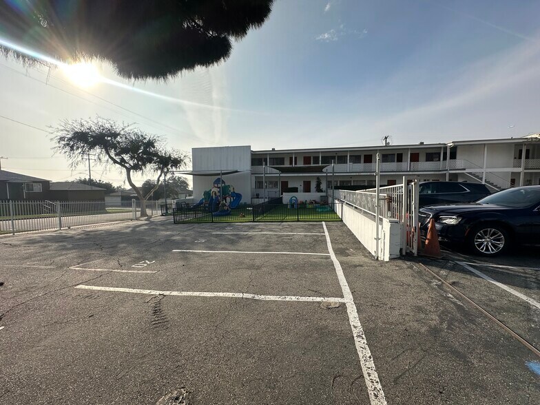 More Photos Of 10963 S Western Ave, Los Angeles Religious Facility For Lease