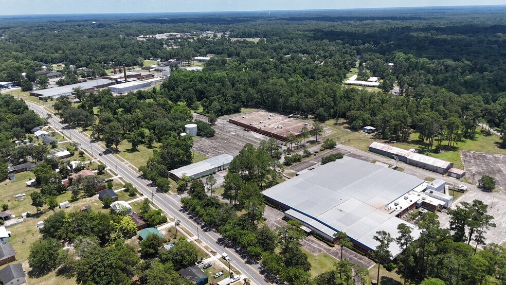 Primary Photo Of 301 Riverside Dr, Moultrie Manufacturing For Sale