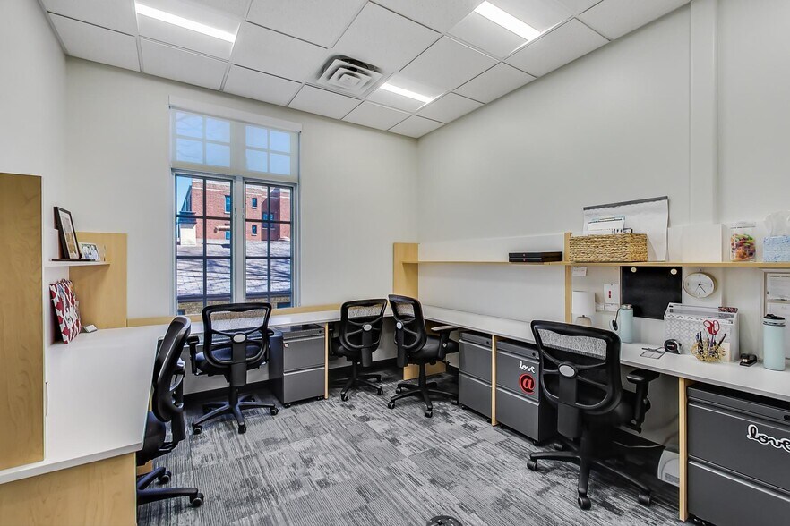 More Photos Of 324 W Touhy Ave, Park Ridge Office For Lease