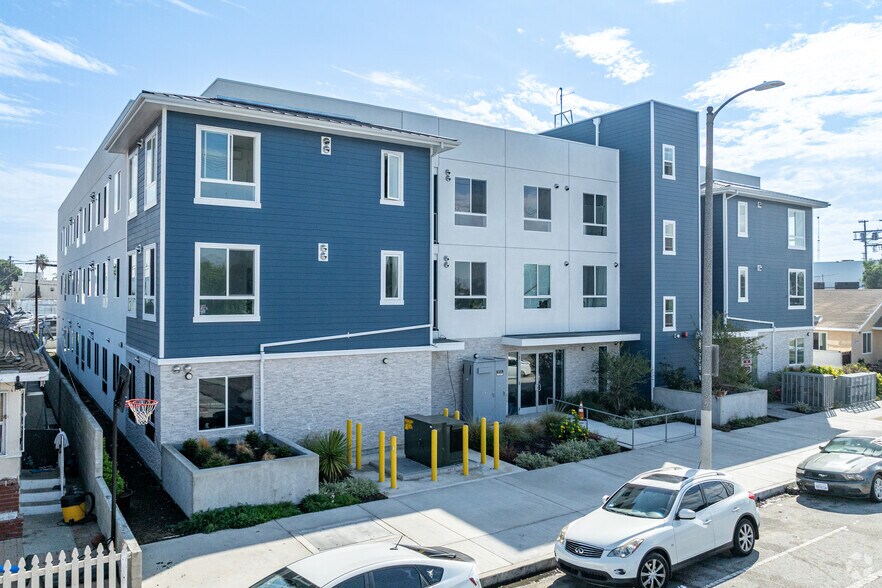 More Photos Of 516 N Fries Ave, Wilmington Apartments For Sale