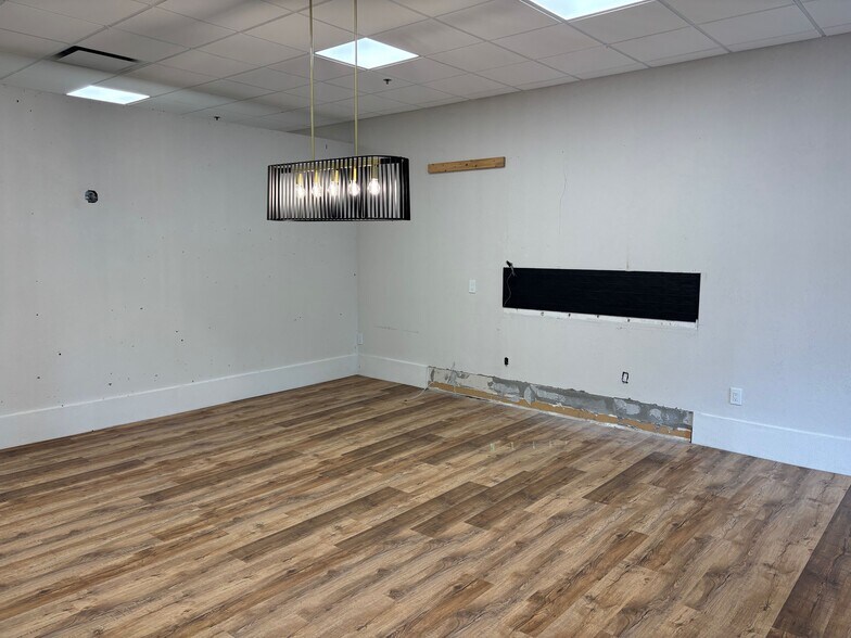 More Photos Of 1050 Fording Island Rd, Bluffton Storefront For Lease